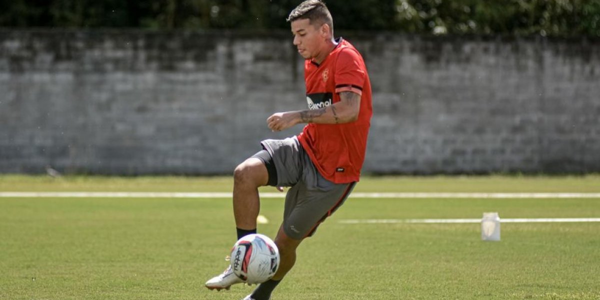 Dado Cavalcanti faz ajustes para próximo jogo do Vitória