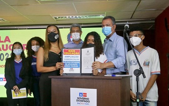 Na volta às aulas, Rui Costa anuncia R$ 83 milhões para a rede estadual