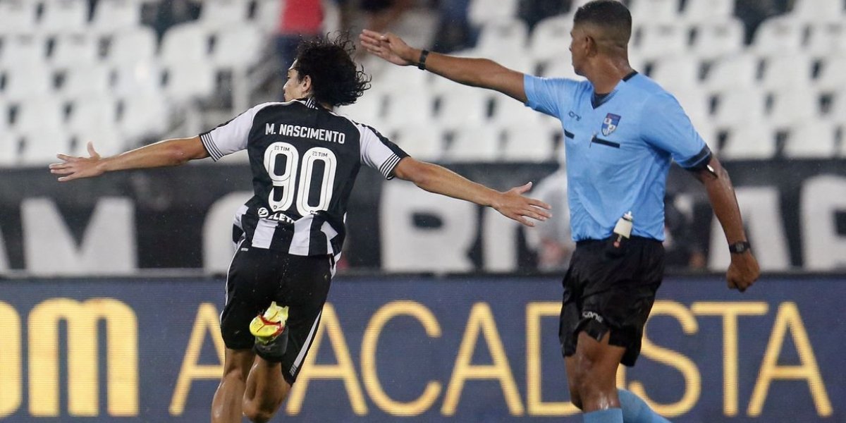 Com dois gols de Matheus Nascimento, Botafogo vence e reassume ponta do Carioca