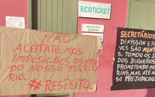 Indígenas protestam contra limite de circulação de veículos em Caraíva