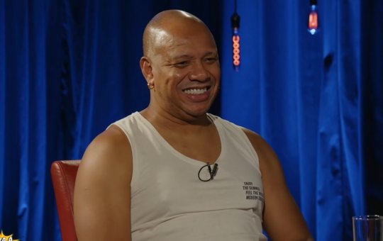 Cantor do Molejo revela envolvimento sexual com homens: "Isso é passado"