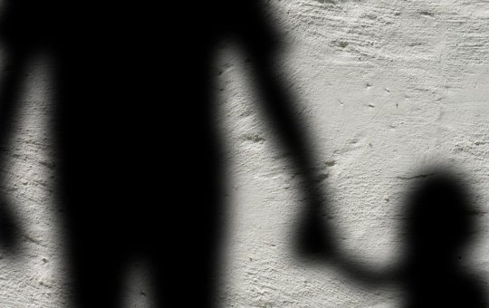 Pai é preso por abusar sexualmente do filho de 1 ano internado com leucemia