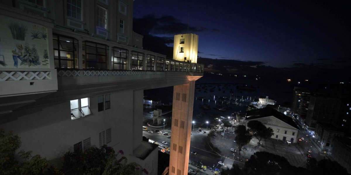 Elevador Lacerda é fechado para para manutenção após falha nas cabines
