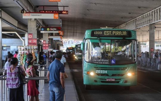 Justiça convoca MP e prefeitura para audiência sobre ônibus em Salvador