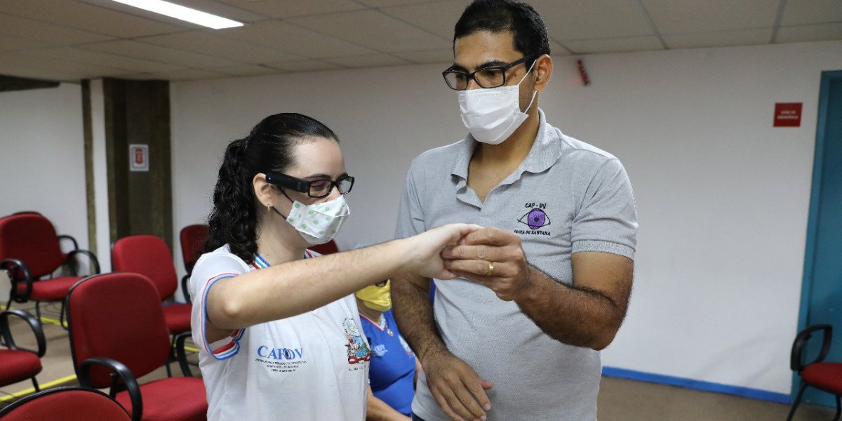 Governo da Bahia disponibiliza dispositivo para auxiliar estudantes cegos