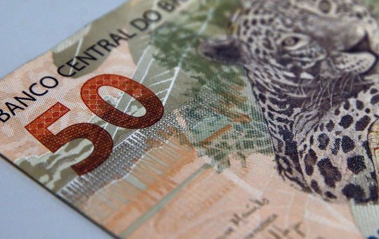 Caixa Econômica paga abono salarial para trabalhadores nascidos em fevereiro