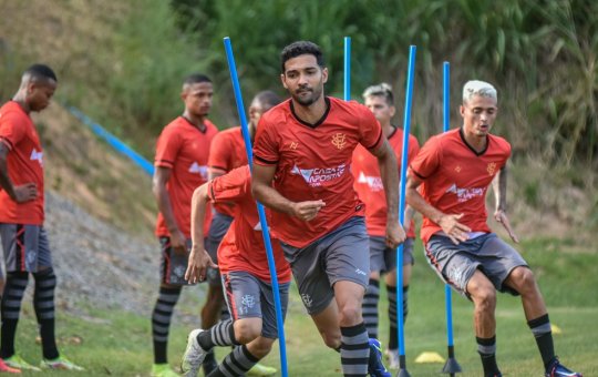 Alan Santos, meio-campista do Vitória, fala sobre evolução do Rubro-negro