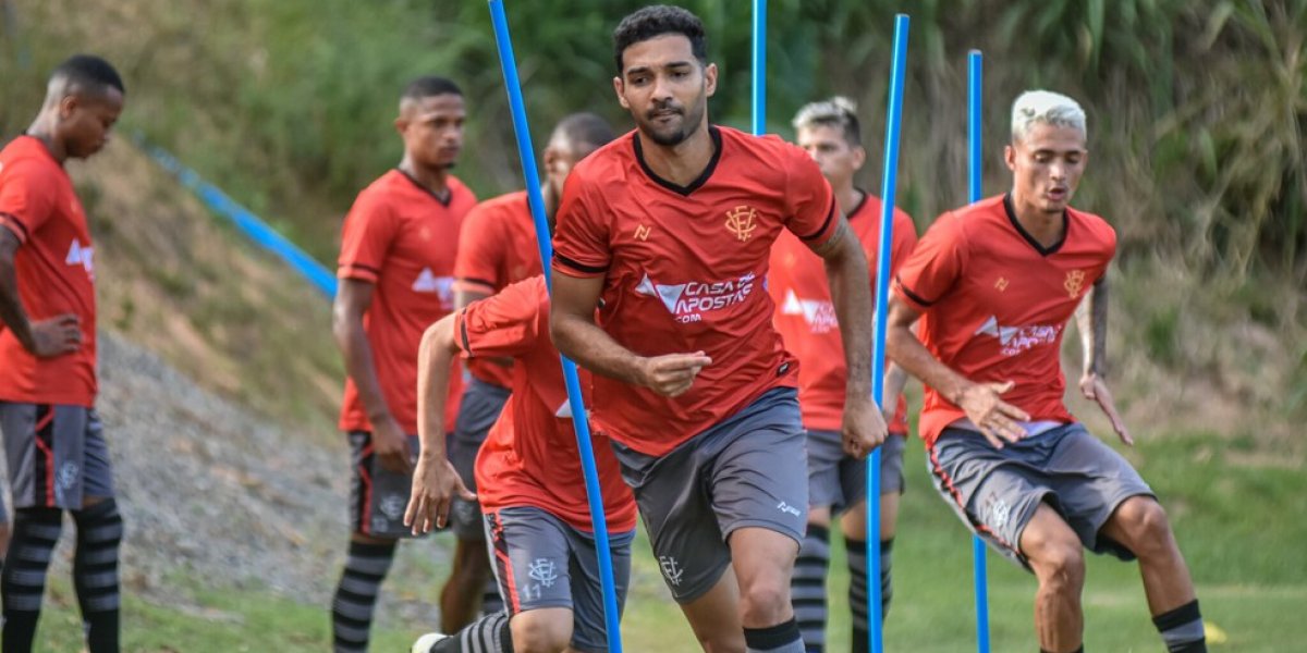 Alan Santos, meio-campista do Vitória, fala sobre evolução do Rubro-negro