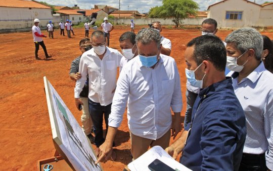 Rui autoriza modernização de escola e obras de pavimentação em Barra do Mendes