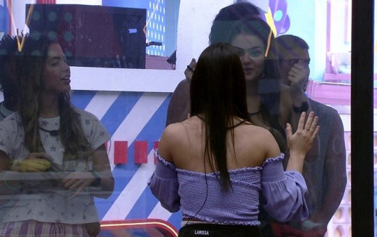 BBB 22: Dupla da casa de vidro entra no programa e dá informações aos Brothers