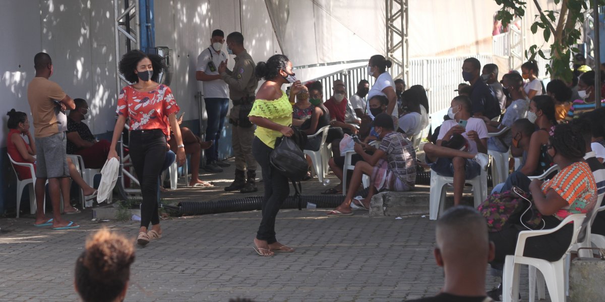 Covid-19: Brasil registra 164 mil novos casos e 943 mortes