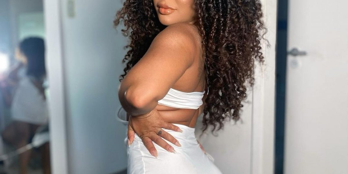 Lore Rufis realiza sonho de colocar silicone: "Adeus peitinho de pivete"