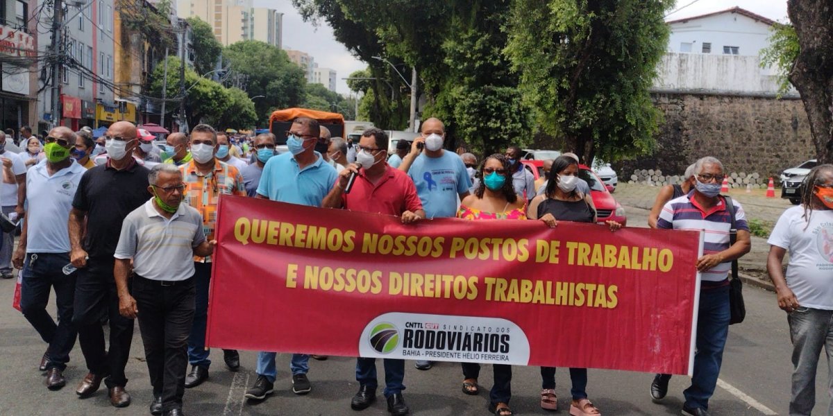 Rodoviários demitidos da antiga CSN fazem mais um protesto no Centro de Salvador