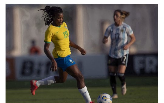 Pia convoca três jogadoras na véspera da estreia em torneio da França