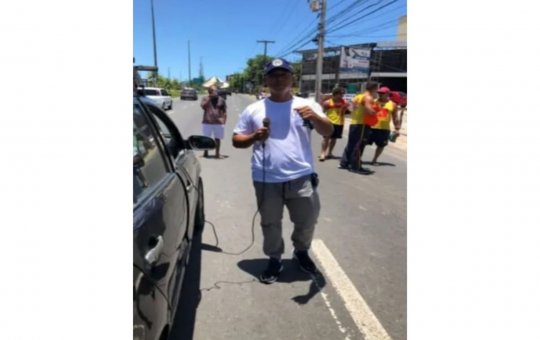 Servidores municipais fazem protesto em Lauro de Freitas