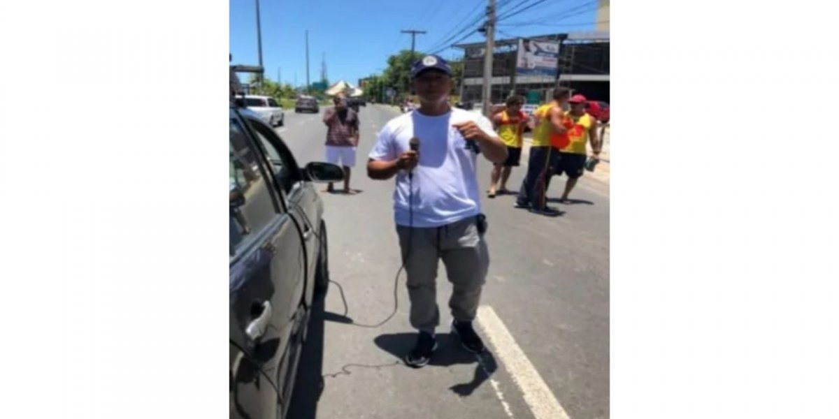 Servidores municipais fazem protesto em Lauro de Freitas