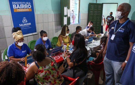 Prefeitura-Bairro Itinerante atendeu moradores de Alto de Coutos nesta quarta