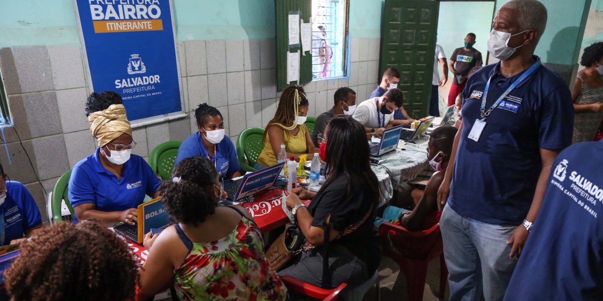 Prefeitura-Bairro Itinerante atendeu moradores de Alto de Coutos nesta quarta