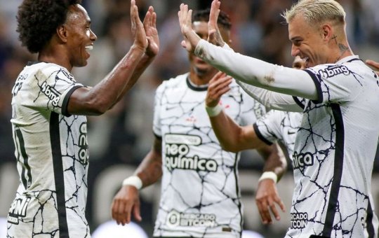 Paulistão: Roger Guedes marca duas vezes e Corinthians vence mais uma