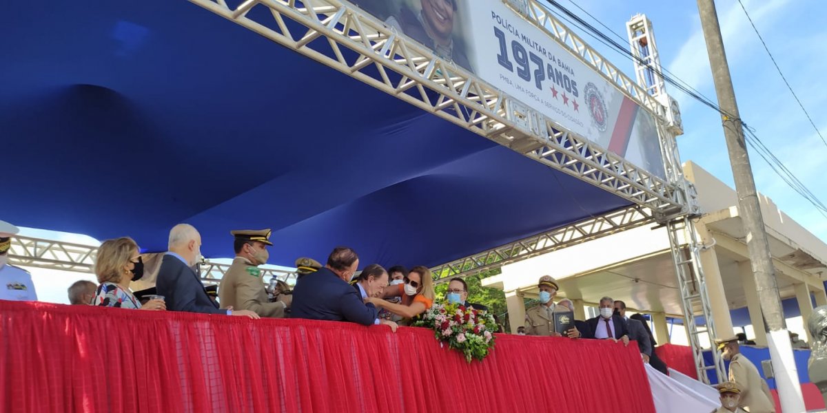 Vice-governador João Leão passa mal durante evento da PM