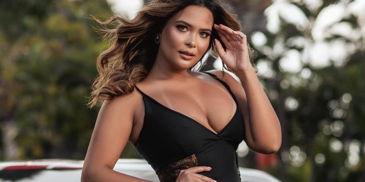 Geisy Arruda sensualiza de lingerie e causa alvoroço na web