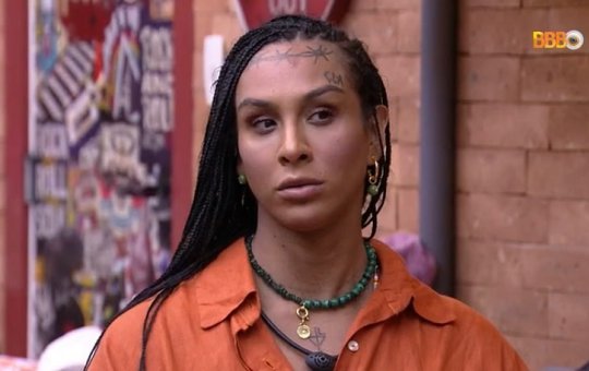  BBB 22: Linn da Quebrada acorda sem calcinha e questiona brothers