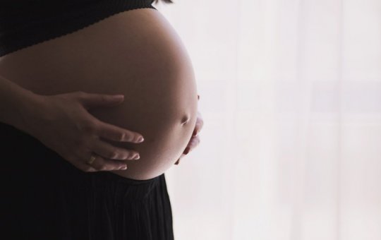 Grávidas devem retornar ao trabalho presencial após aprovação de projeto