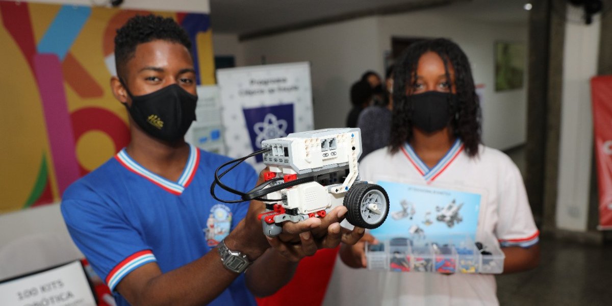 Rui Costa investe mais de R$1,2 milhão em kits de robótica para escolas