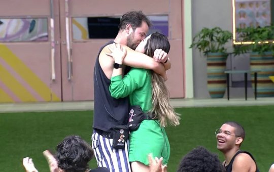 BBB 22: Gustavo se declara para Laís e diz que não está mais solteiro