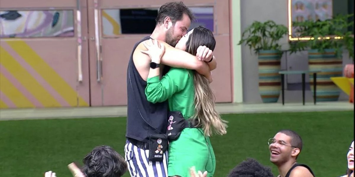 BBB 22: Gustavo se declara para Laís e diz que não está mais solteiro