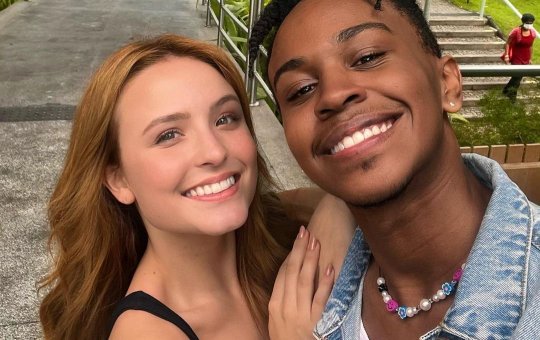 Larissa Manoela e Jean Paulo se reencontram na Globo: "Maria Joaquina e Cirilo"