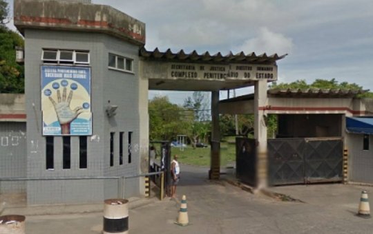 Familiares de detentos protestam na porta da Lemos de Brito após rebelião 