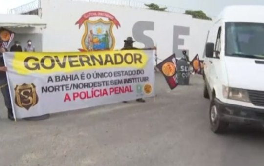 Servidores penitenciários protestam após rebelião na Lemos Brito