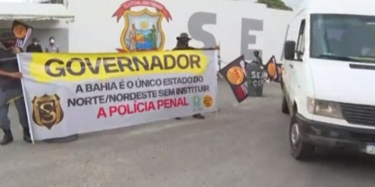 Servidores penitenciários protestam após rebelião na Lemos Brito