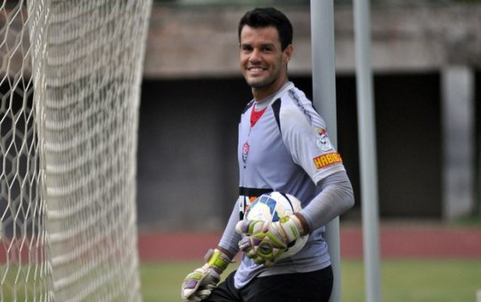 Sem resposta de Wilson, Vitória segue procurando goleiro para contratar
