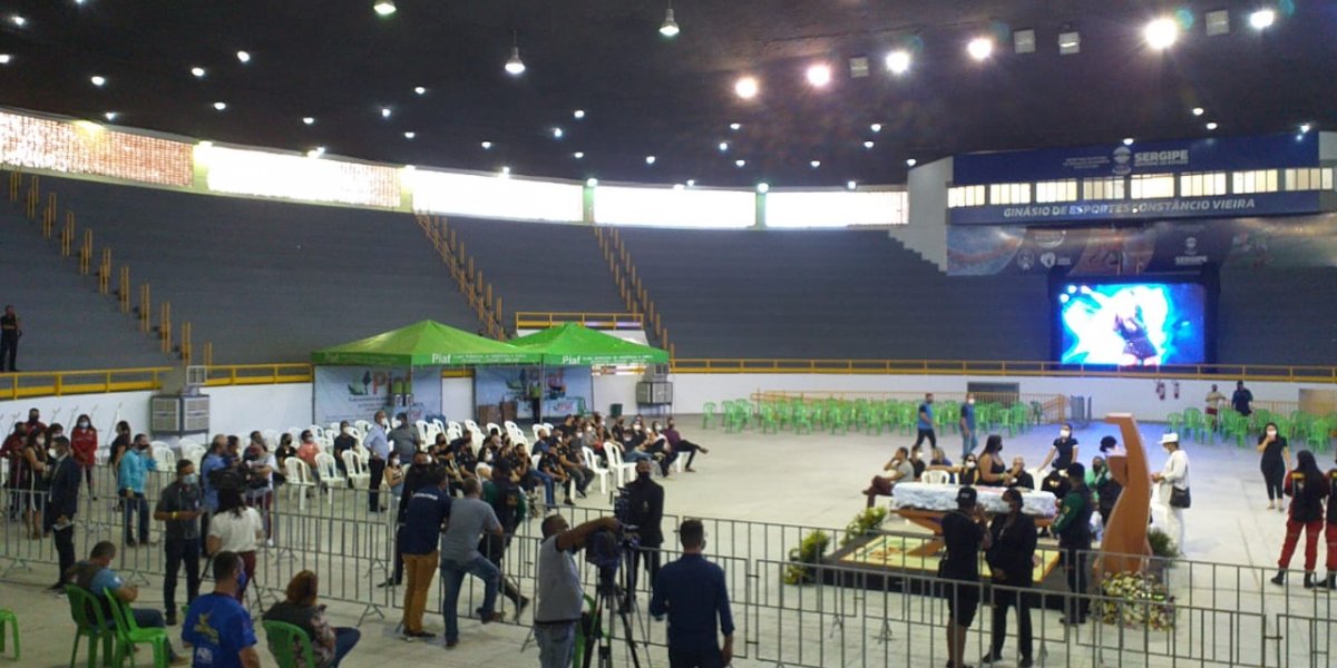 Luto: Velório de Paulinha Abelha acontece em ginásio de Aracaju