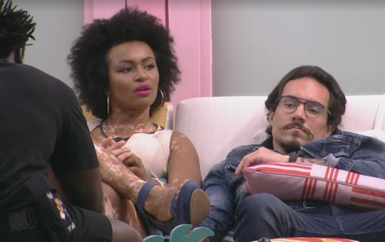BBB 22: Natália e Eli transam pela segunda vez e internautas criticam barulho