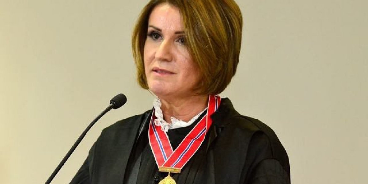 Ex-chefe do MP da Bahia dava informações sigilosas à família de investigados