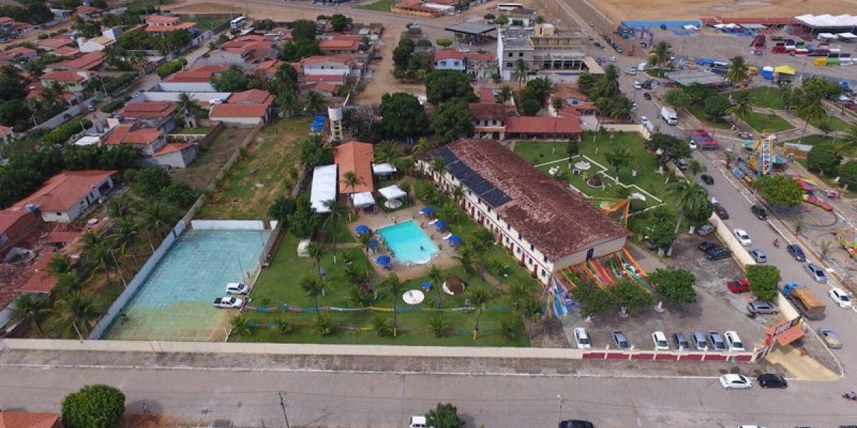 Homem morre atropelado após caminhonete invadir casa em Tucano