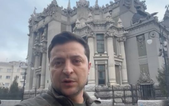 "Não vamos baixar as armas", diz o presidente da Ucrânia em vídeo