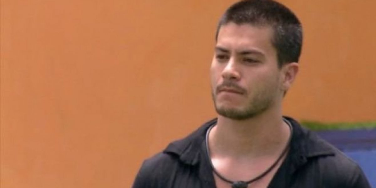 Arthur Aguiar chora e lamenta saída de Tiago Abravanel do BBB 22