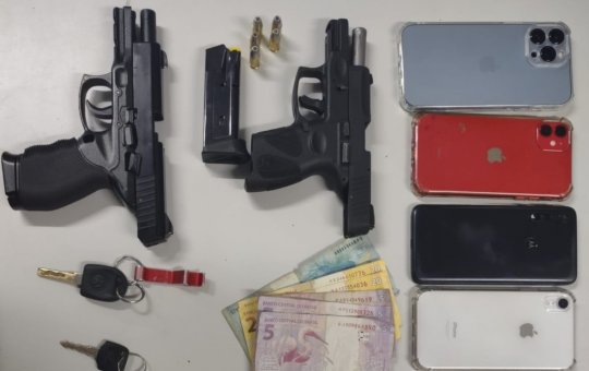 Homens são presos com armas e drogas em Camaçari