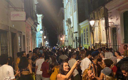 Decreto? Que nada! Já é Carnaval cidade, acorda pra ver