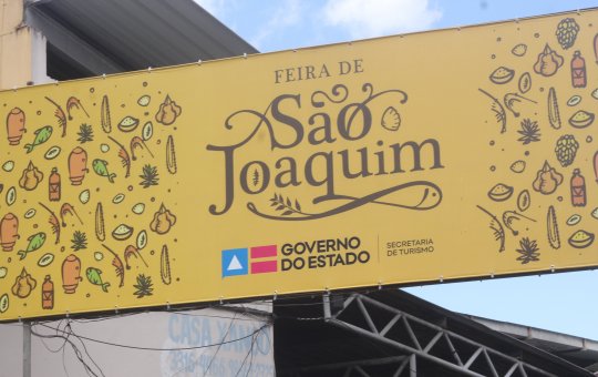 Confusão: Dois homens trocam socos na Feira de São Joaquim, em Salvador