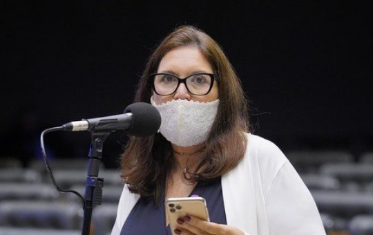 Deputada Bia Kicis é bloqueada no YouTube após live contra vacinação infantil