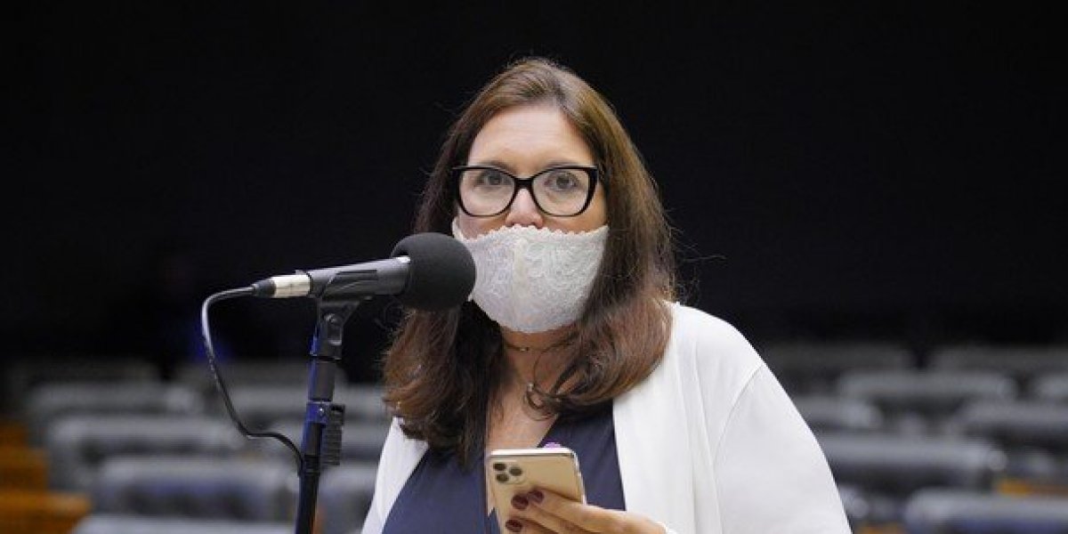 Deputada Bia Kicis é bloqueada no YouTube após live contra vacinação infantil