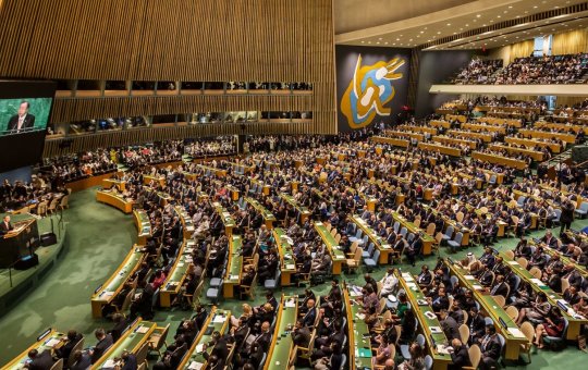 ONU aprova resolução que condena invasão da Ucrânia pela Rússia