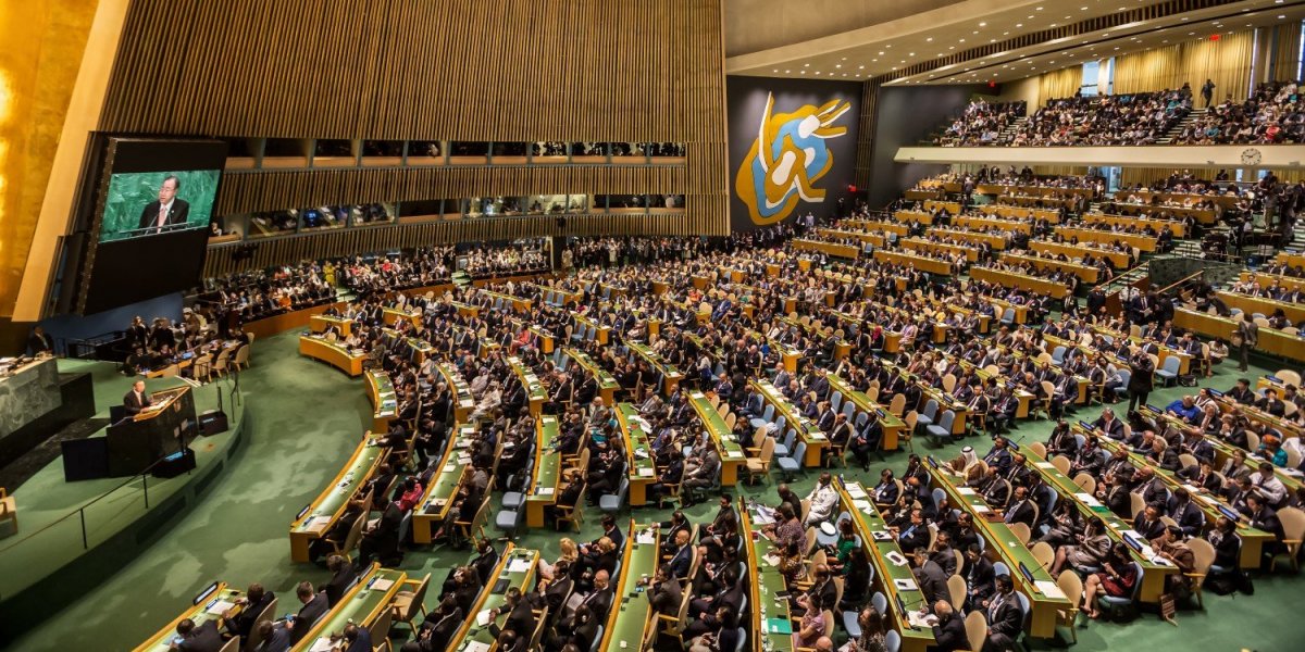 ONU aprova resolução que condena invasão da Ucrânia pela Rússia