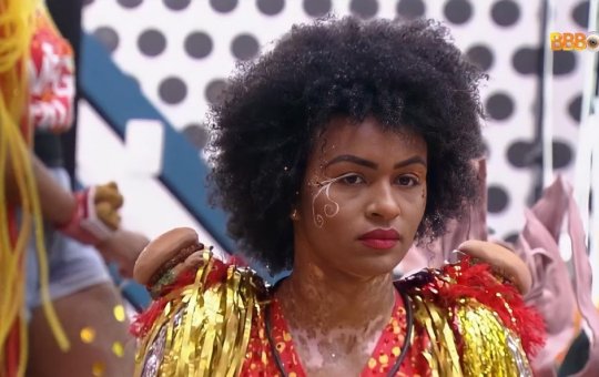 Beija-Flor convidará Natália, do BBB 22, para desfilar pela escola de samba
