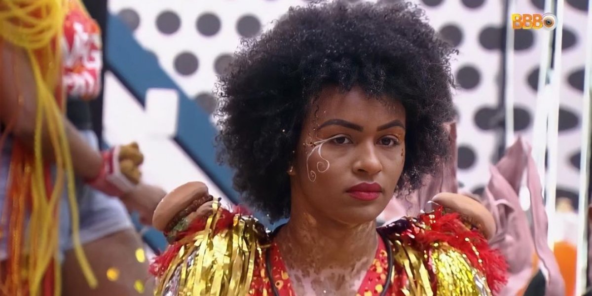 Beija-Flor convidará Natália, do BBB 22, para desfilar pela escola de samba